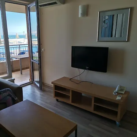 б003 в бийч резорт- море пред прозореца, плаж пред вратата !!! * אובזור