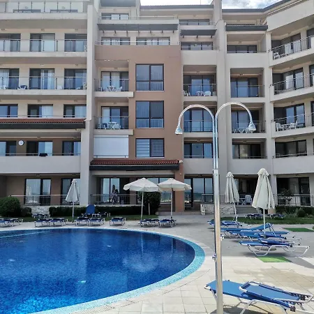 דירה б003 в бийч резорт- море пред прозореца, плаж пред вратата !!! *