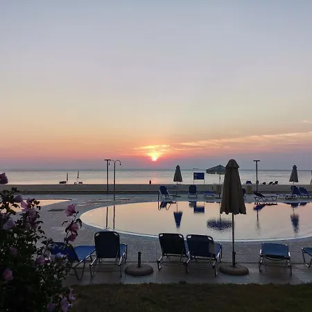 б003 в бийч резорт- море пред прозореца, плаж пред вратата !!! דירה אובזור