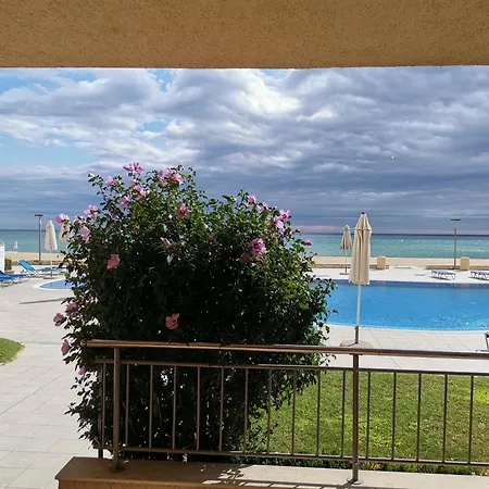 б003 в бийч резорт- море пред прозореца, плаж пред вратата !!! דירה אובזור