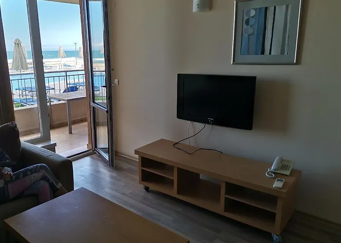 б003 в бийч резорт- море пред прозореца, плаж пред вратата !!! * Обзор