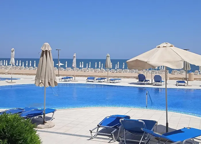 б003 в бийч резорт- море пред прозореца, плаж пред вратата !!! Обзор